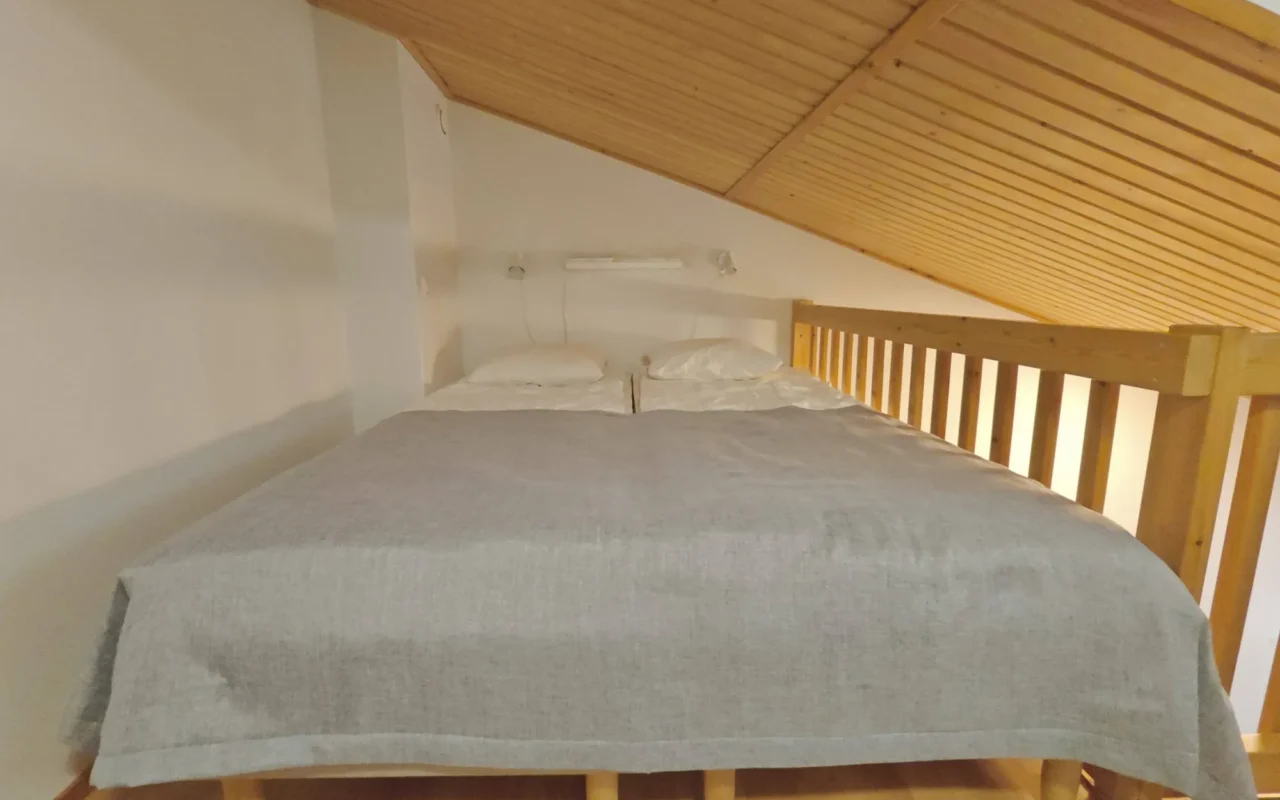 Loft double bed in Leviloma 27 m² B apartment, Levi