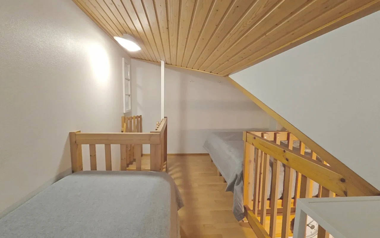 Three beds in the loft of Leviloma 27 m² B apartment, Levi